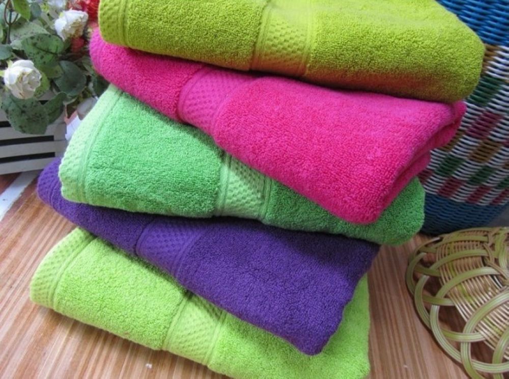 Solid color bath towel